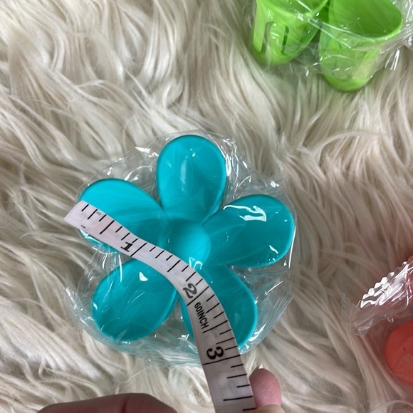 Trendy Y2K vibrant summer flower hair clip claw clip blue orange hair accessory - Picture 10 of 16